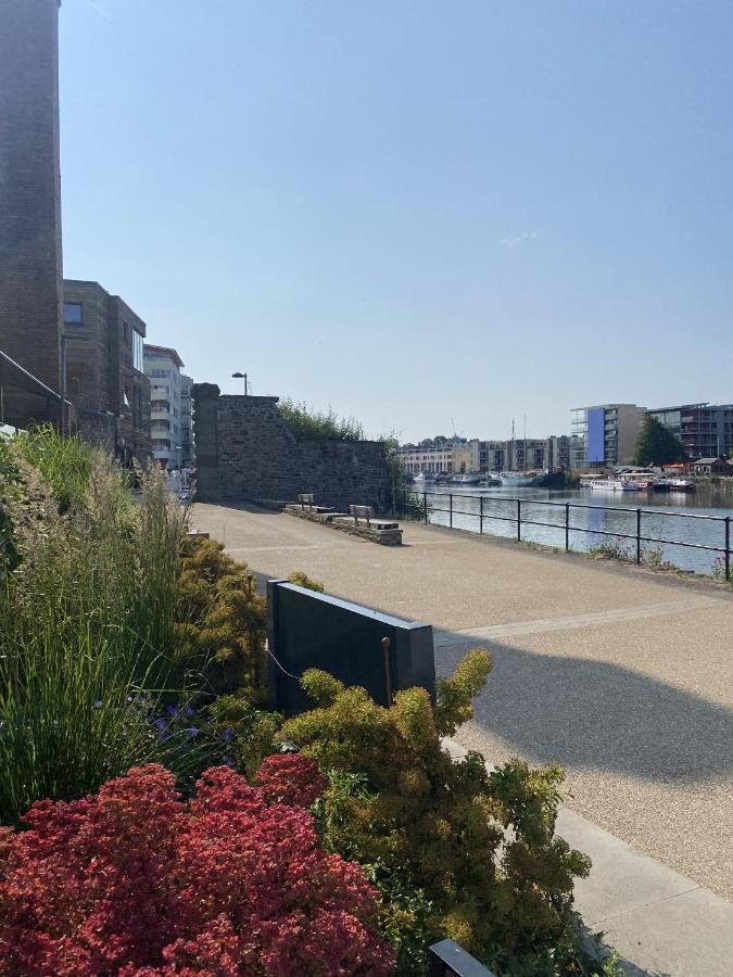 Apartamento Sublime Waterfront Retreat With Private Terrace Bristol Exterior foto